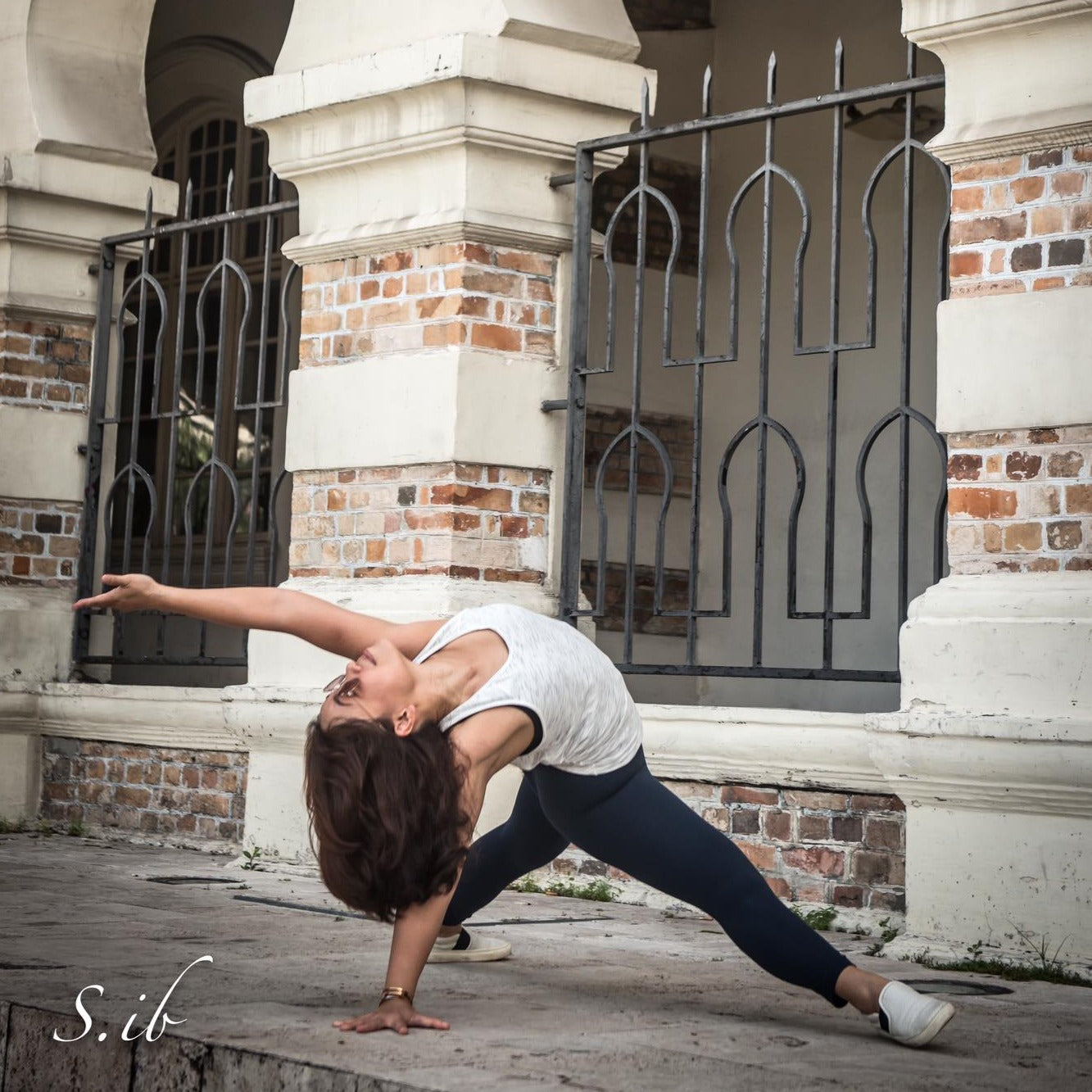 Inside Flow by Lora Frances (90 min) at 12pm Sat on 27 Apr 2024